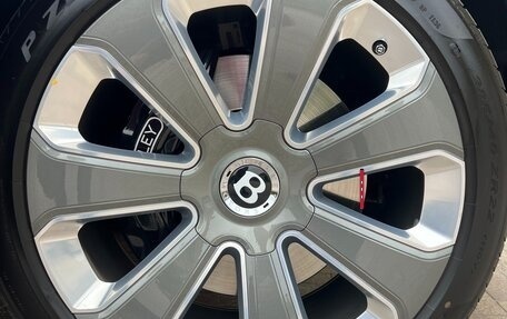 Bentley Bentayga I, 2017 год, 16 990 000 рублей, 33 фотография