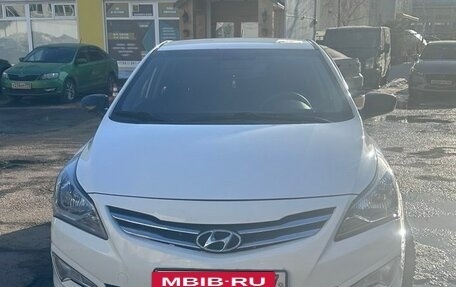 Hyundai Solaris II рестайлинг, 2015 год, 950 000 рублей, 2 фотография