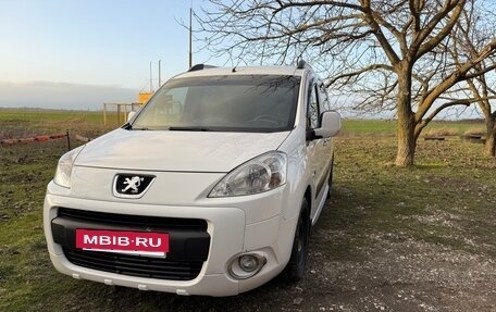 Peugeot Partner II рестайлинг 2, 2011 год, 680 000 рублей, 2 фотография