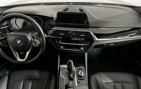 BMW 5 серия, 2019 год, 2 400 000 рублей, 11 фотография