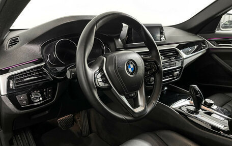 BMW 5 серия, 2019 год, 2 400 000 рублей, 12 фотография