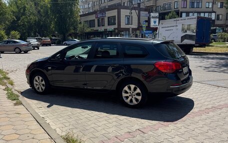 Opel Astra J, 2014 год, 825 000 рублей, 2 фотография