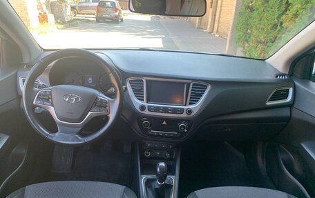 Hyundai Solaris II рестайлинг, 2019 год, 1 700 000 рублей, 3 фотография