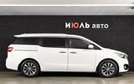 KIA Carnival III, 2016 год, 2 400 000 рублей, 9 фотография