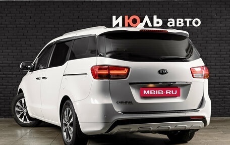 KIA Carnival III, 2016 год, 2 400 000 рублей, 7 фотография