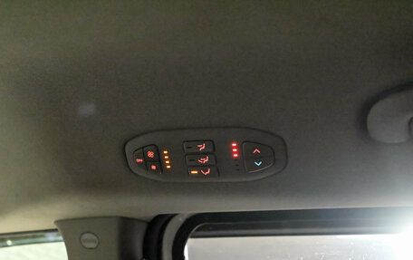 KIA Carnival III, 2016 год, 2 400 000 рублей, 17 фотография