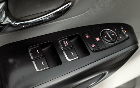 KIA Carnival III, 2016 год, 2 400 000 рублей, 13 фотография