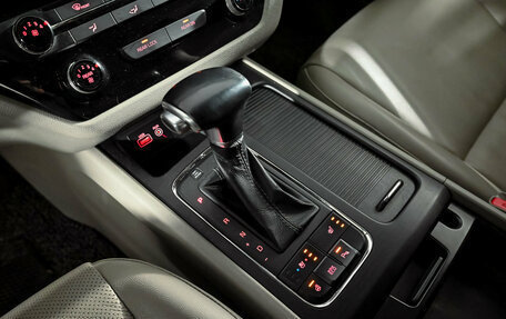 KIA Carnival III, 2016 год, 2 400 000 рублей, 15 фотография