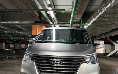 Hyundai Grand Starex Grand Starex I рестайлинг 2, 2020 год, 4 300 000 рублей, 1 фотография