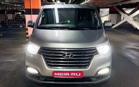 Hyundai Grand Starex Grand Starex I рестайлинг 2, 2020 год, 4 300 000 рублей, 9 фотография
