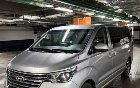 Hyundai Grand Starex Grand Starex I рестайлинг 2, 2020 год, 4 300 000 рублей, 2 фотография