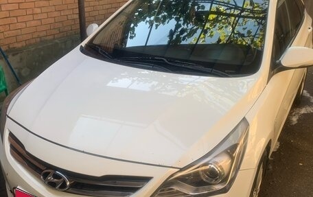 Hyundai Solaris II рестайлинг, 2015 год, 900 000 рублей, 1 фотография