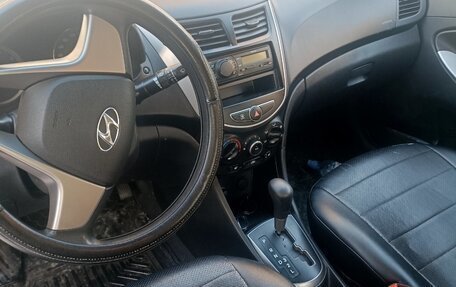 Hyundai Solaris II рестайлинг, 2015 год, 1 120 000 рублей, 3 фотография