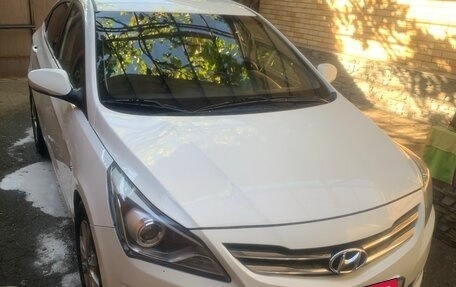 Hyundai Solaris II рестайлинг, 2015 год, 900 000 рублей, 2 фотография