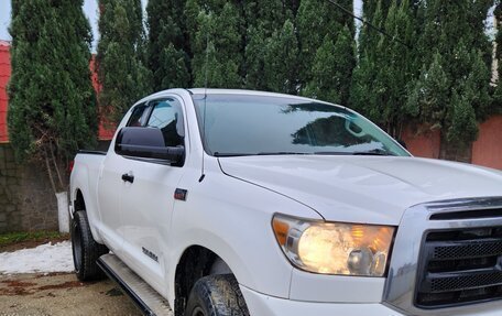 Toyota Tundra II, 2012 год, 3 000 000 рублей, 1 фотография