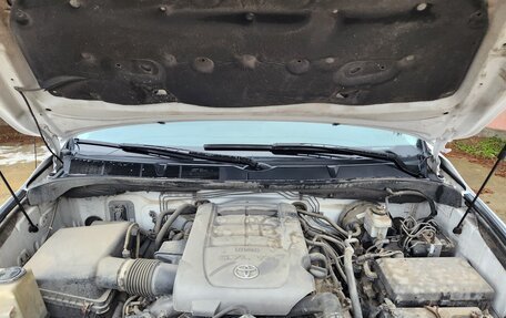 Toyota Tundra II, 2012 год, 3 000 000 рублей, 23 фотография