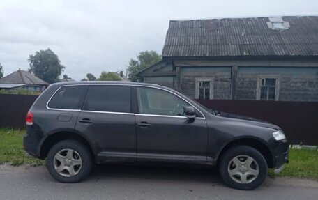 Volkswagen Touareg III, 2004 год, 700 000 рублей, 2 фотография