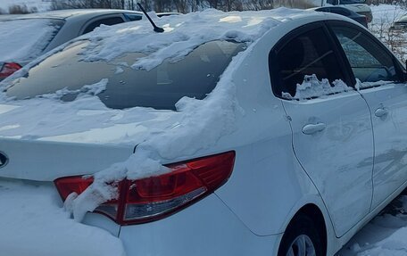 KIA Rio III рестайлинг, 2015 год, 700 000 рублей, 2 фотография