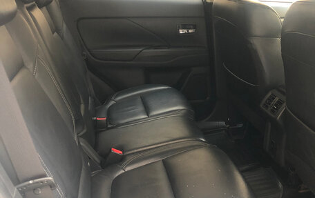 Mitsubishi Outlander III рестайлинг 3, 2020 год, 2 400 000 рублей, 6 фотография