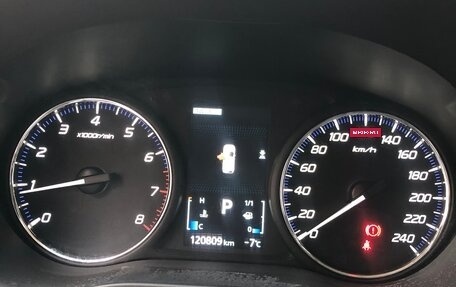 Mitsubishi Outlander III рестайлинг 3, 2020 год, 2 400 000 рублей, 8 фотография