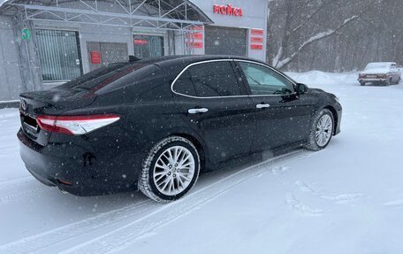 Toyota Camry, 2018 год, 2 750 000 рублей, 4 фотография