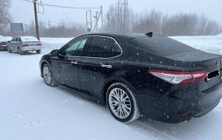Toyota Camry, 2018 год, 2 750 000 рублей, 3 фотография