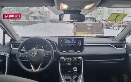 Toyota RAV4, 2023 год, 3 990 000 рублей, 16 фотография