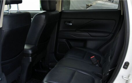 Mitsubishi Outlander III рестайлинг 3, 2014 год, 1 499 000 рублей, 13 фотография