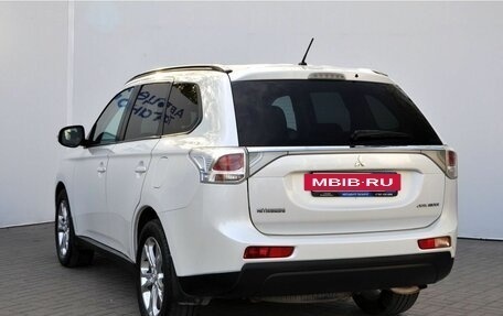 Mitsubishi Outlander III рестайлинг 3, 2014 год, 1 499 000 рублей, 8 фотография