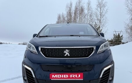 Peugeot Traveller I, 2018 год, 2 720 000 рублей, 3 фотография