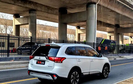 Mitsubishi Outlander III рестайлинг 3, 2022 год, 1 770 004 рублей, 7 фотография