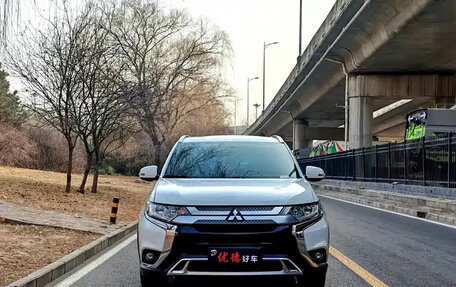 Mitsubishi Outlander III рестайлинг 3, 2022 год, 1 770 004 рублей, 2 фотография