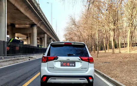 Mitsubishi Outlander III рестайлинг 3, 2022 год, 1 770 004 рублей, 6 фотография