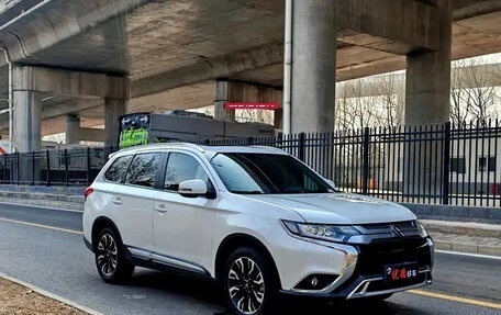 Mitsubishi Outlander III рестайлинг 3, 2022 год, 1 770 004 рублей, 3 фотография
