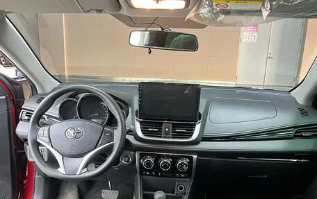 Toyota Yaris XP150 рестайлинг, 2022 год, 1 250 001 рублей, 6 фотография