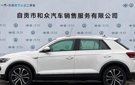 Volkswagen T-Roc I, 2022 год, 1 312 000 рублей, 5 фотография