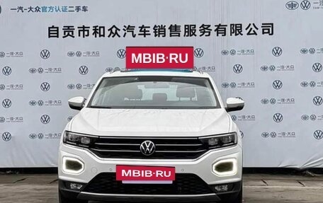 Volkswagen T-Roc I, 2022 год, 1 312 000 рублей, 2 фотография