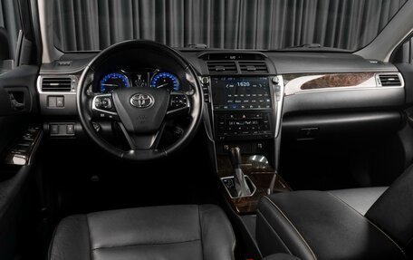 Toyota Camry, 2017 год, 2 349 000 рублей, 8 фотография