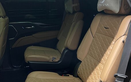 Cadillac Escalade V, 2023 год, 13 500 000 рублей, 22 фотография