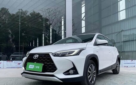 Toyota Yaris XP150 рестайлинг, 2022 год, 1 045 000 рублей, 3 фотография