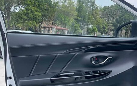 Toyota Yaris XP150 рестайлинг, 2022 год, 1 045 000 рублей, 21 фотография