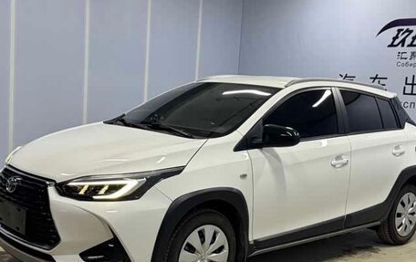 Toyota Yaris XP150 рестайлинг, 2022 год, 1 030 000 рублей, 3 фотография