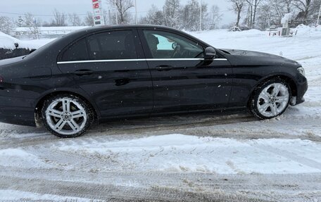 Mercedes-Benz E-Класс, 2019 год, 2 500 000 рублей, 7 фотография