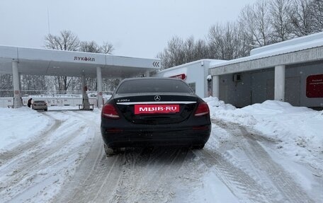 Mercedes-Benz E-Класс, 2019 год, 2 500 000 рублей, 8 фотография