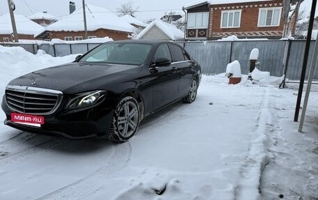 Mercedes-Benz E-Класс, 2019 год, 2 500 000 рублей, 4 фотография