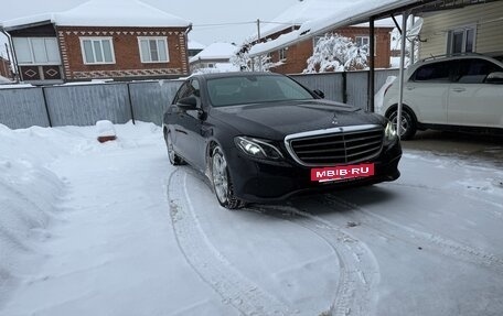 Mercedes-Benz E-Класс, 2019 год, 2 500 000 рублей, 3 фотография