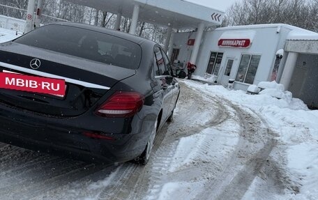 Mercedes-Benz E-Класс, 2019 год, 2 500 000 рублей, 9 фотография