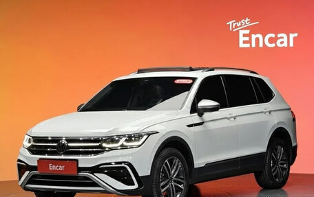 Volkswagen Tiguan II, 2022 год, 2 457 030 рублей, 1 фотография
