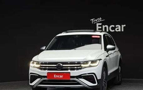 Volkswagen Tiguan II, 2022 год, 2 457 030 рублей, 2 фотография