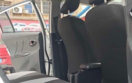 Toyota Yaris XP150 рестайлинг, 2022 год, 1 080 000 рублей, 13 фотография